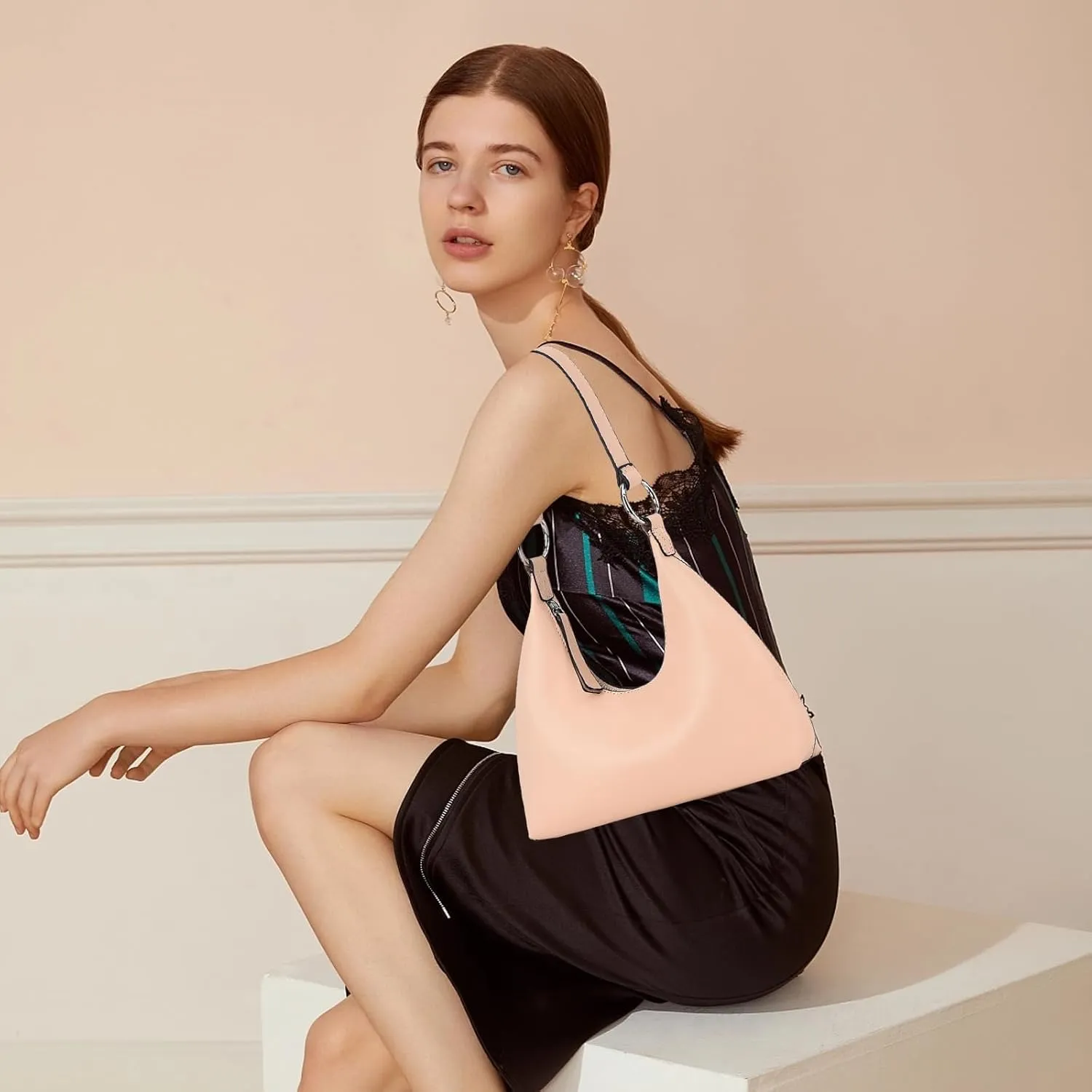 I IHAYNER Leather Shoulder Bag for Women Crescent Shoulder Purse Small Hobo Purse Retro Clutch Classic Underarm Tote Bag
