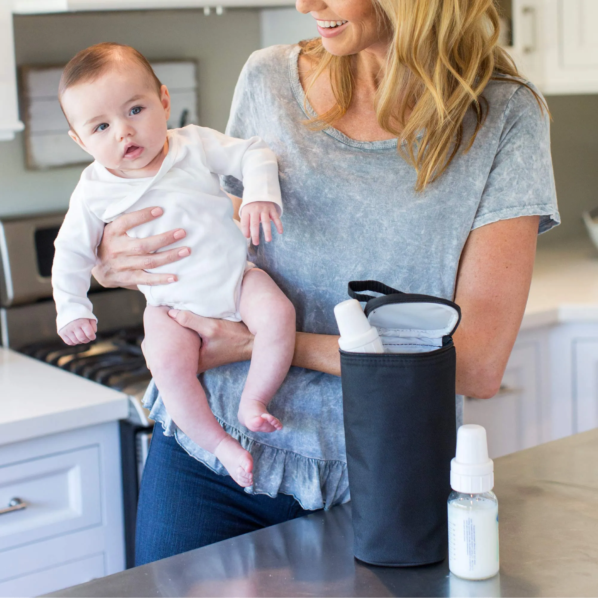 J.L. Childress Breastmilk Cooler Bag - Ice Pack Included - Insulated & Leak Proof Newborn Bottle Bag - Fits 1-2 Bottles - Bottle Bag for Daycare - Breastmilk Cooler Bag for Travel Black One Size U2