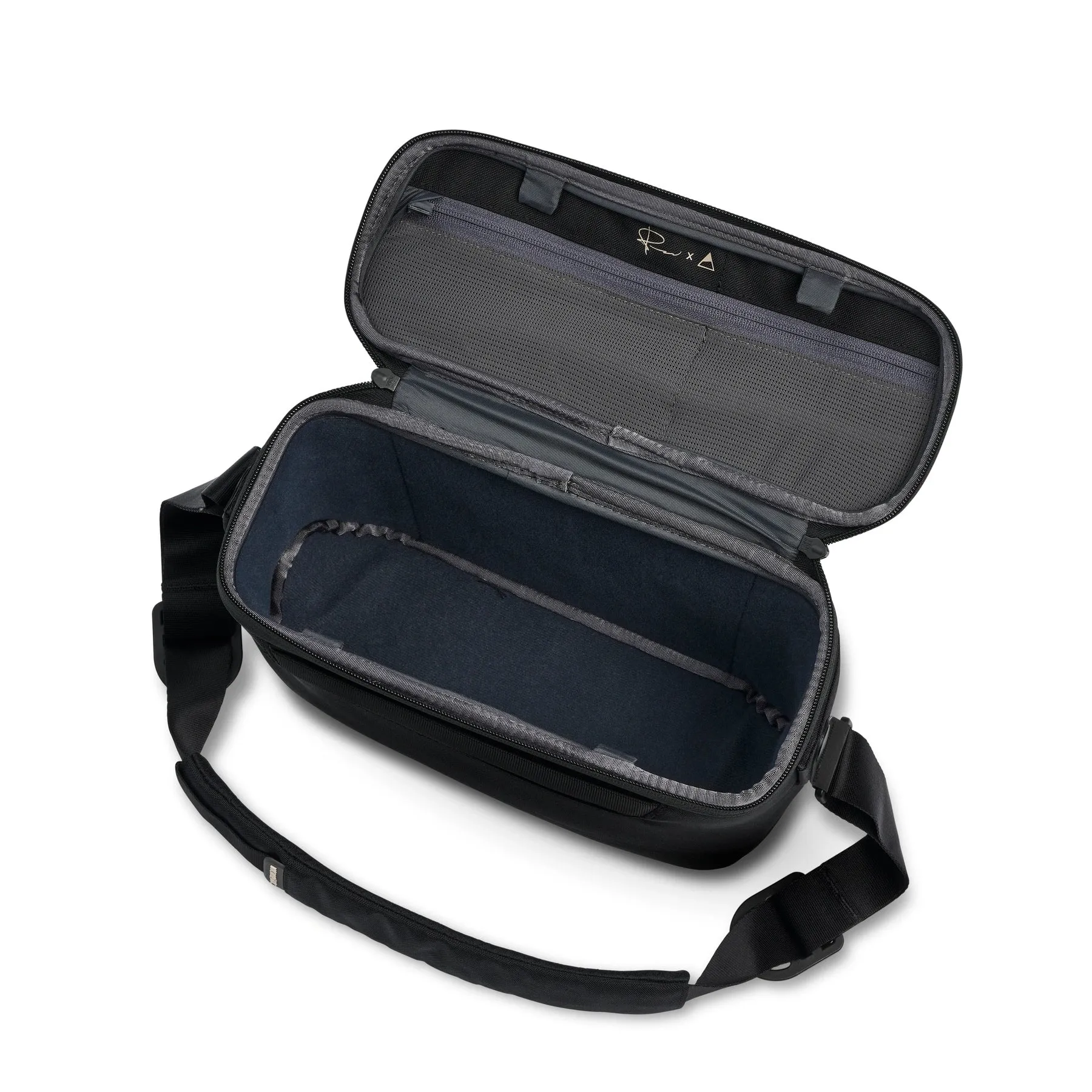 Luma Camera Sling 12L - Black