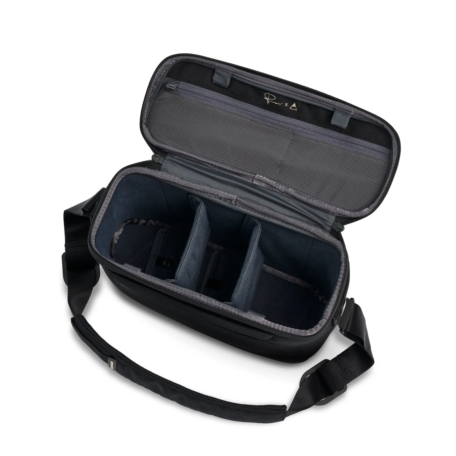 Luma Camera Sling 12L - Black