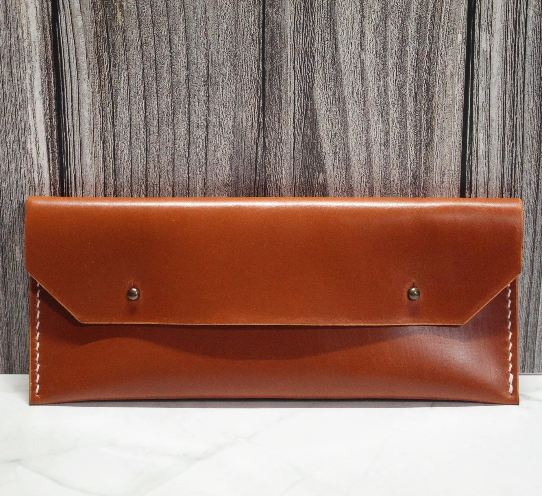 Minimalist clutch
