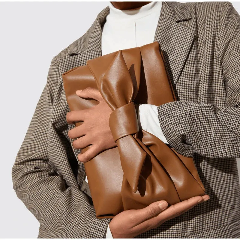 Nodo di Charme Clutch