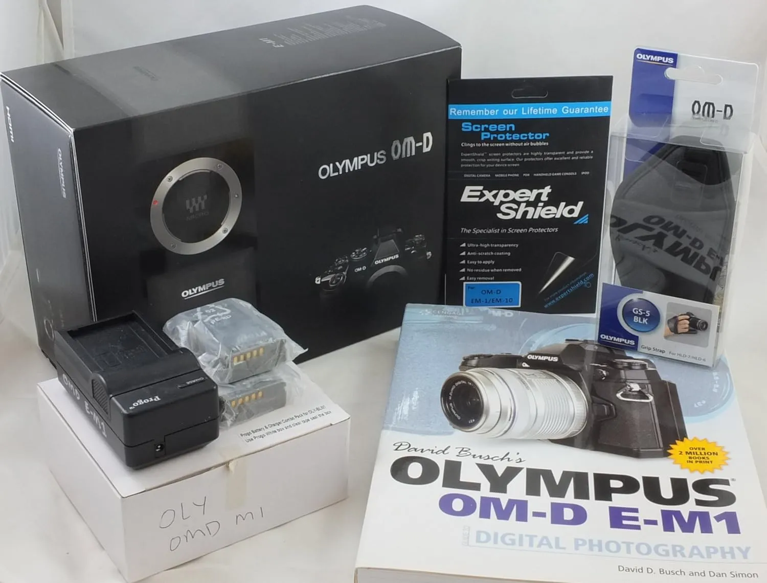 Olympus OM-D E-M1 Mirrorless Digital Camera with 16MP and 3-Inch LCD (Body Only) (Black)