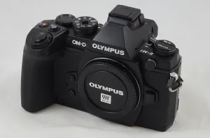 Olympus OM-D E-M1 Mirrorless Digital Camera with 16MP and 3-Inch LCD (Body Only) (Black)