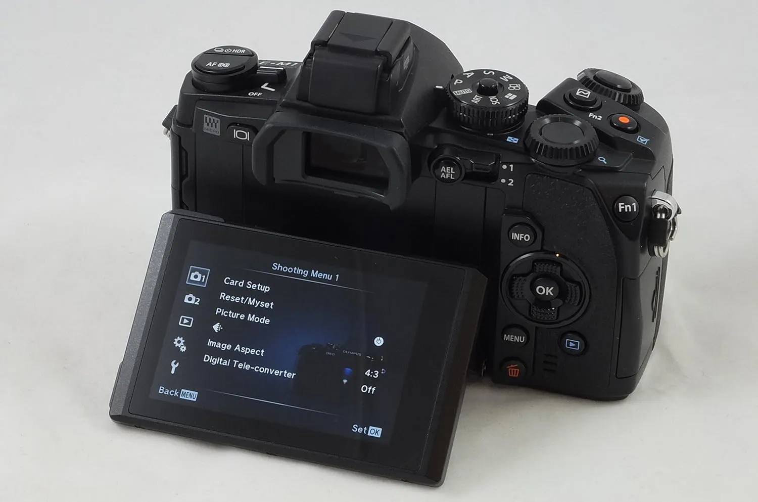 Olympus OM-D E-M1 Mirrorless Digital Camera with 16MP and 3-Inch LCD (Body Only) (Black)
