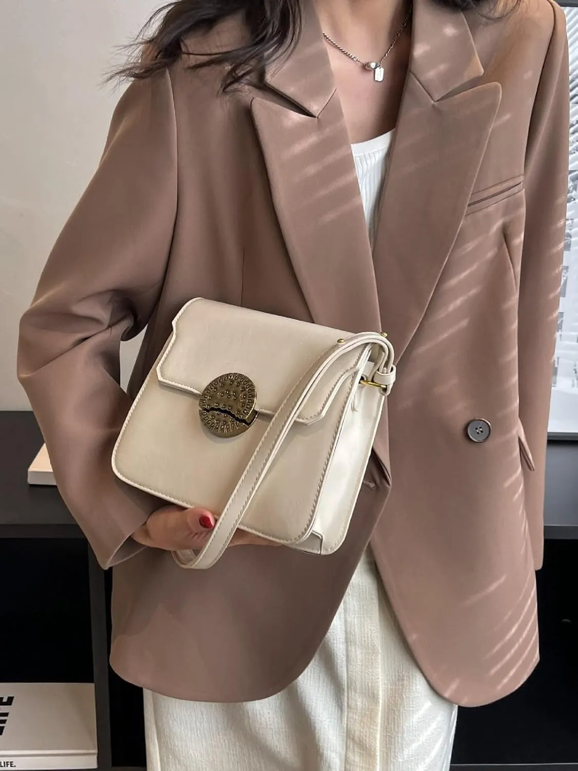 Popular small bags for women fashionable shoulder purses versatile simple retro crossbody small square handbags for women